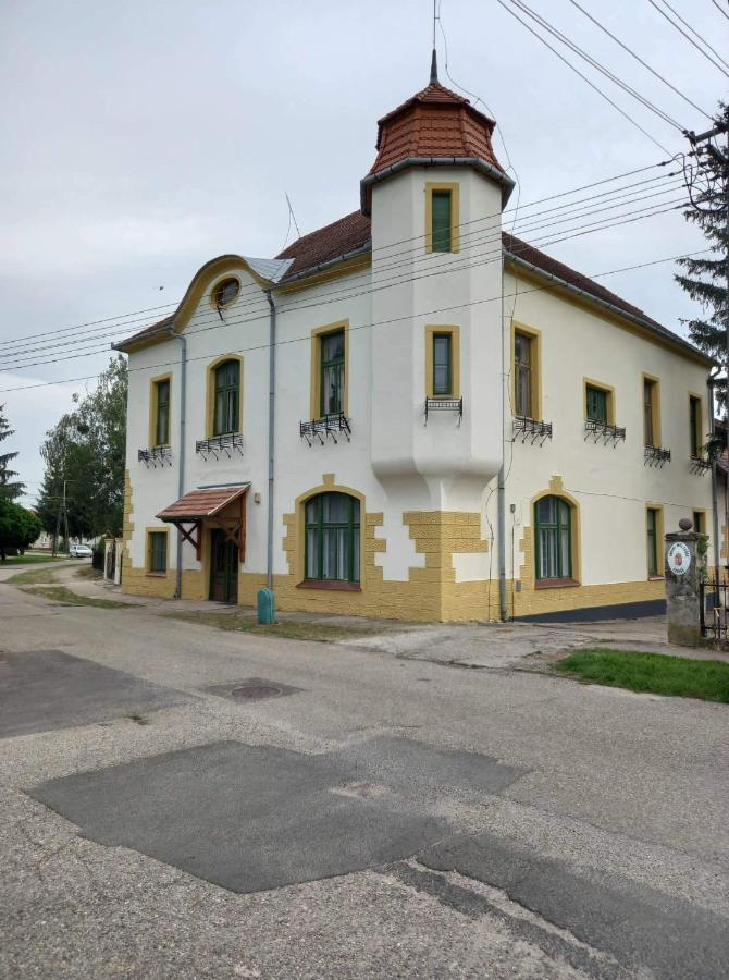 Meller-Kastely Villa Csurgo ภายนอก รูปภาพ