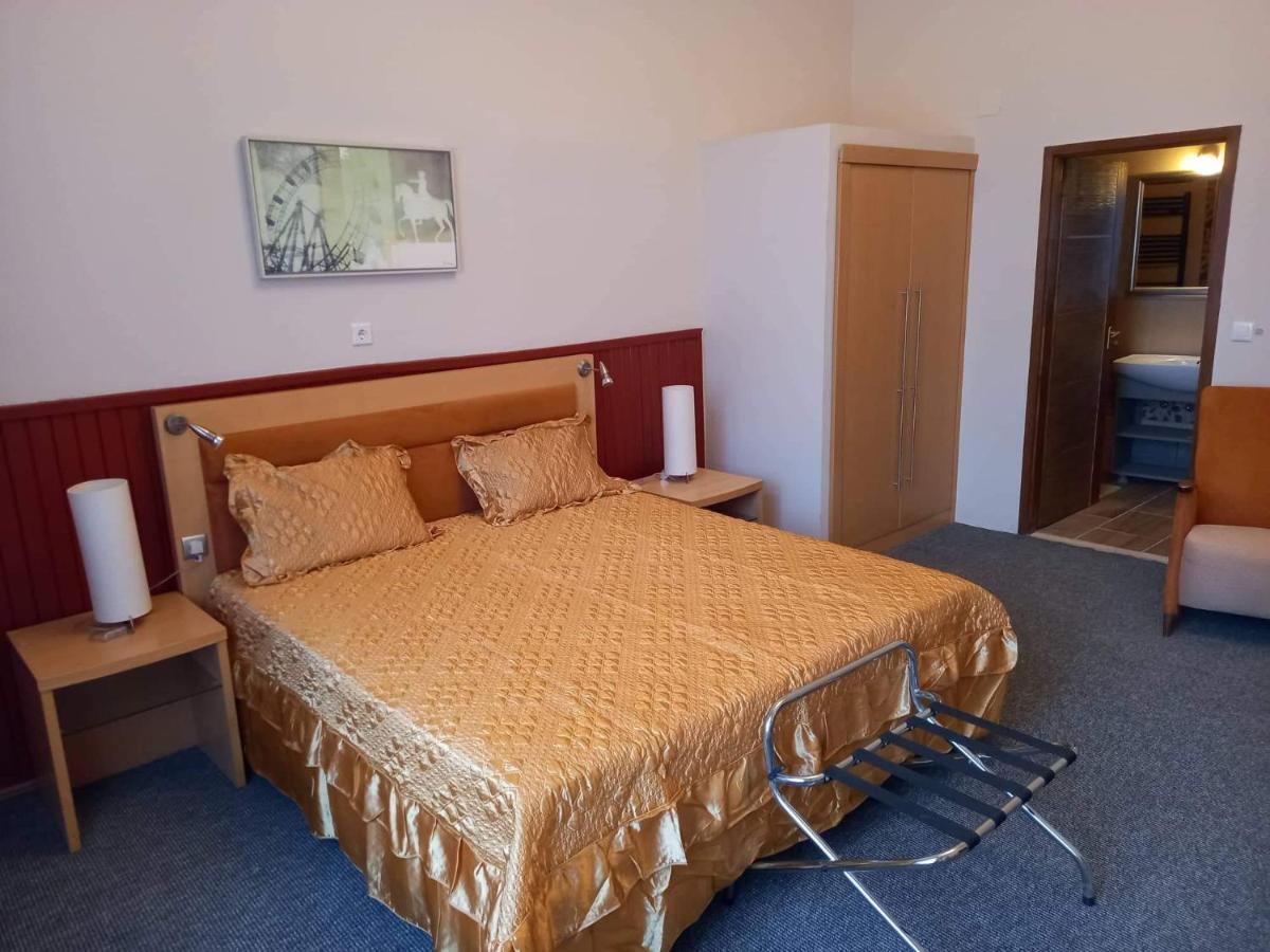 Meller-Kastely Villa Csurgo ภายนอก รูปภาพ