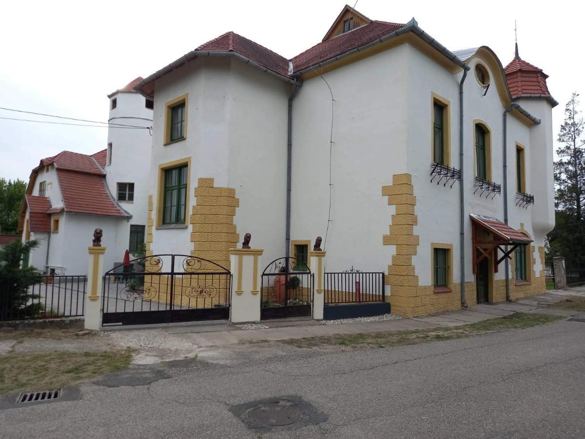 Meller-Kastely Villa Csurgo ภายนอก รูปภาพ