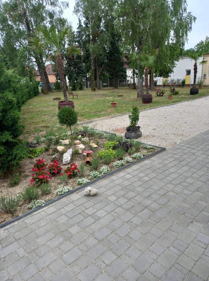 Meller-Kastely Villa Csurgo ภายนอก รูปภาพ