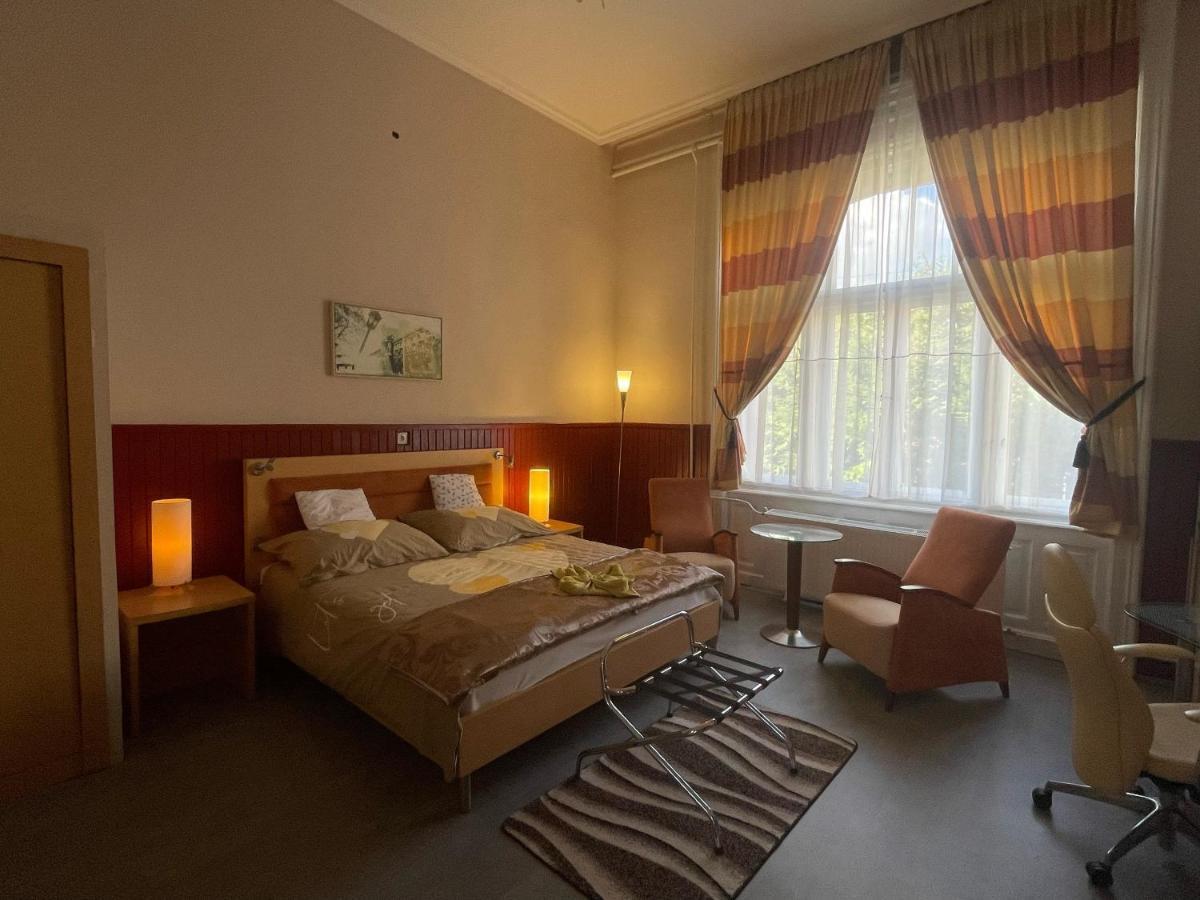 Meller-Kastely Villa Csurgo ภายนอก รูปภาพ