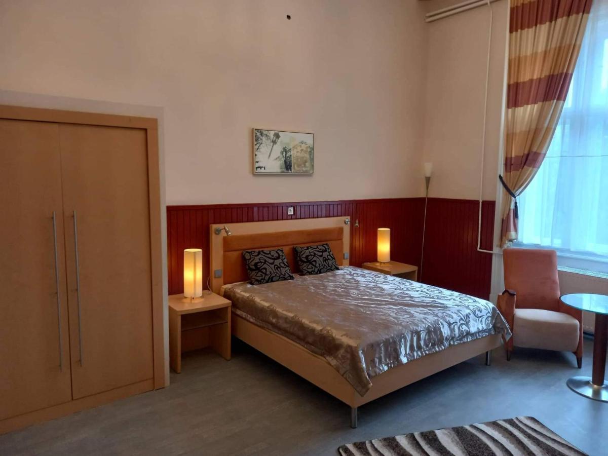 Meller-Kastely Villa Csurgo ภายนอก รูปภาพ