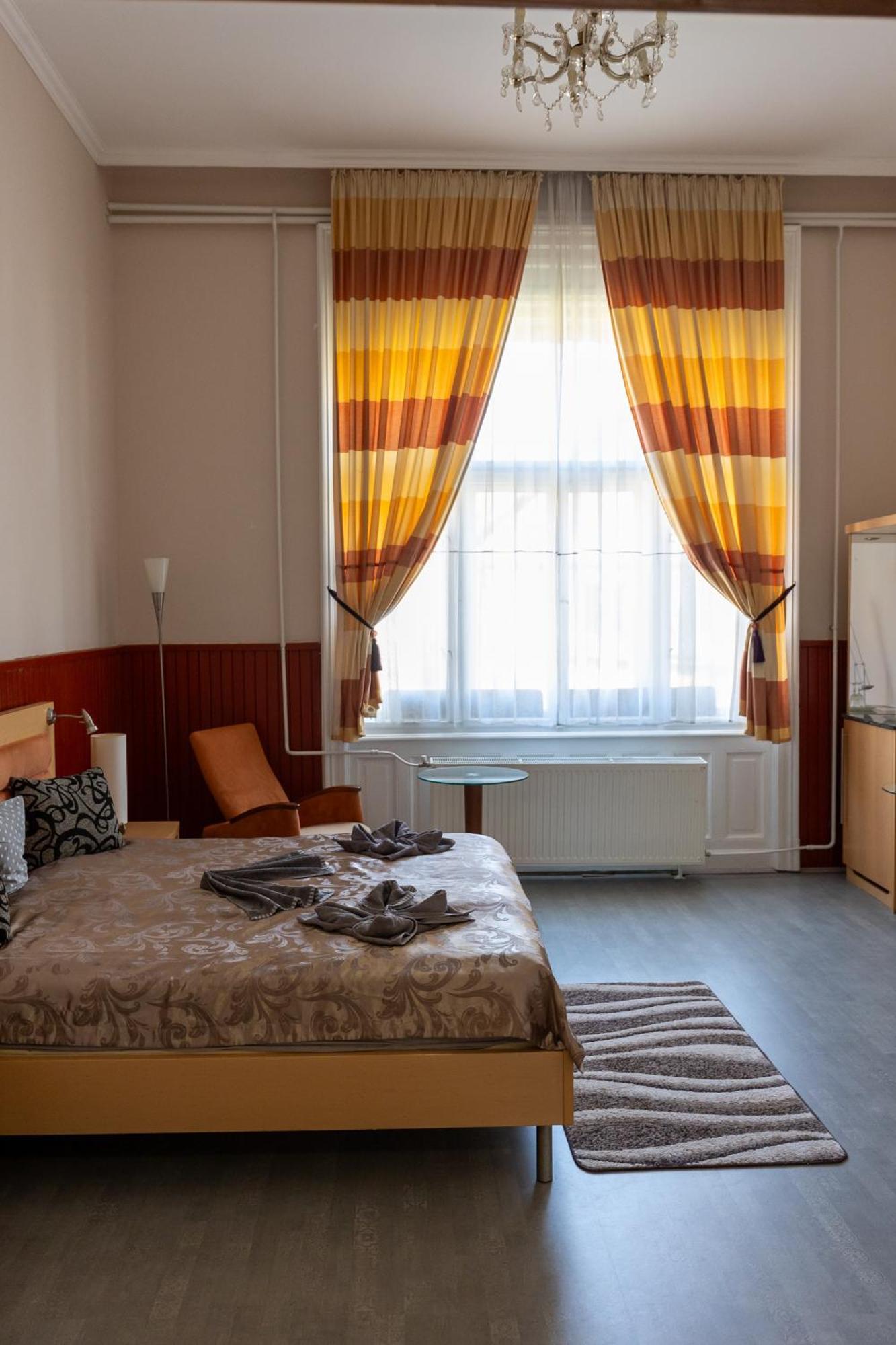 Meller-Kastely Villa Csurgo ภายนอก รูปภาพ